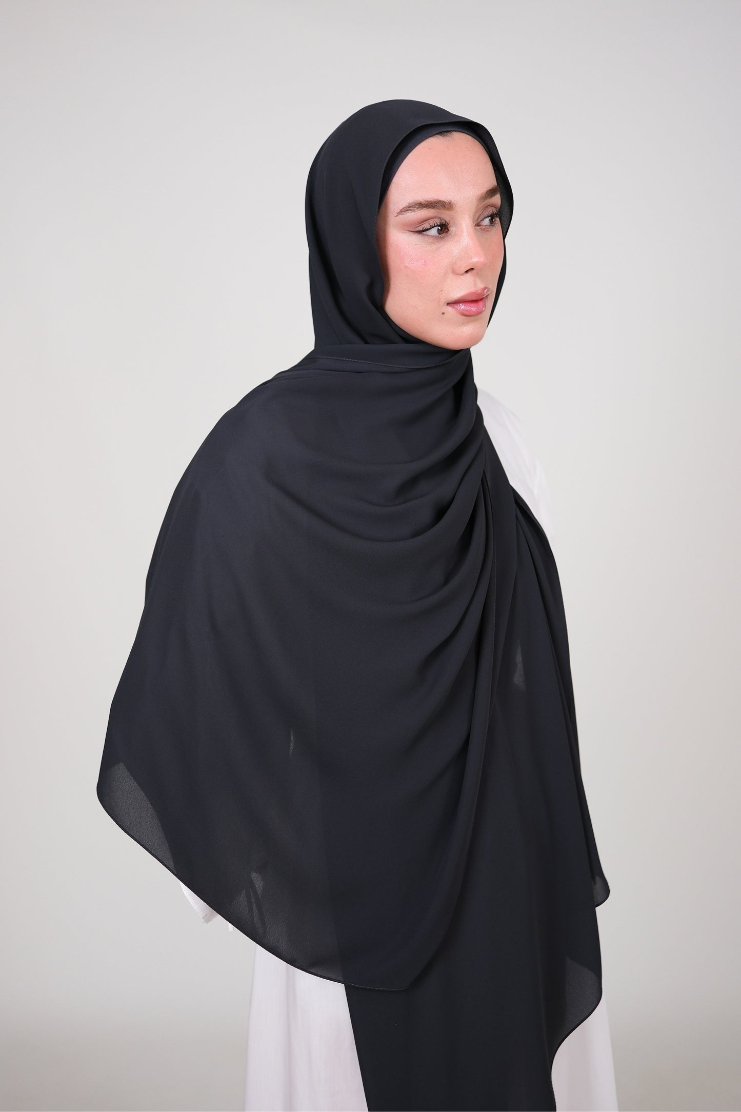 Mıknatıslı Ve Boneli Şifon Şal - Füme Antrasit