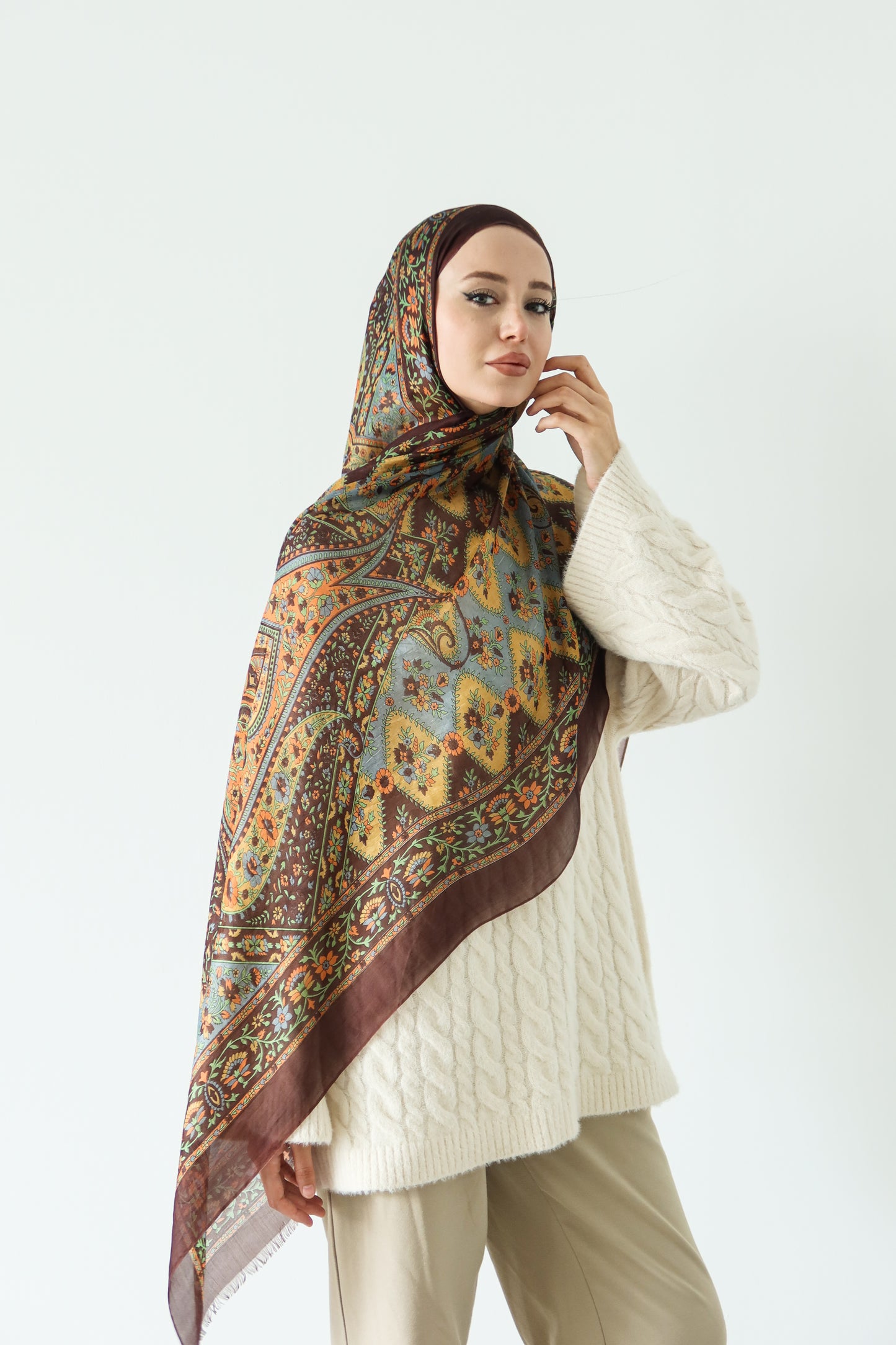 Hint İpeği Şal Flowers Desen Kahverengi