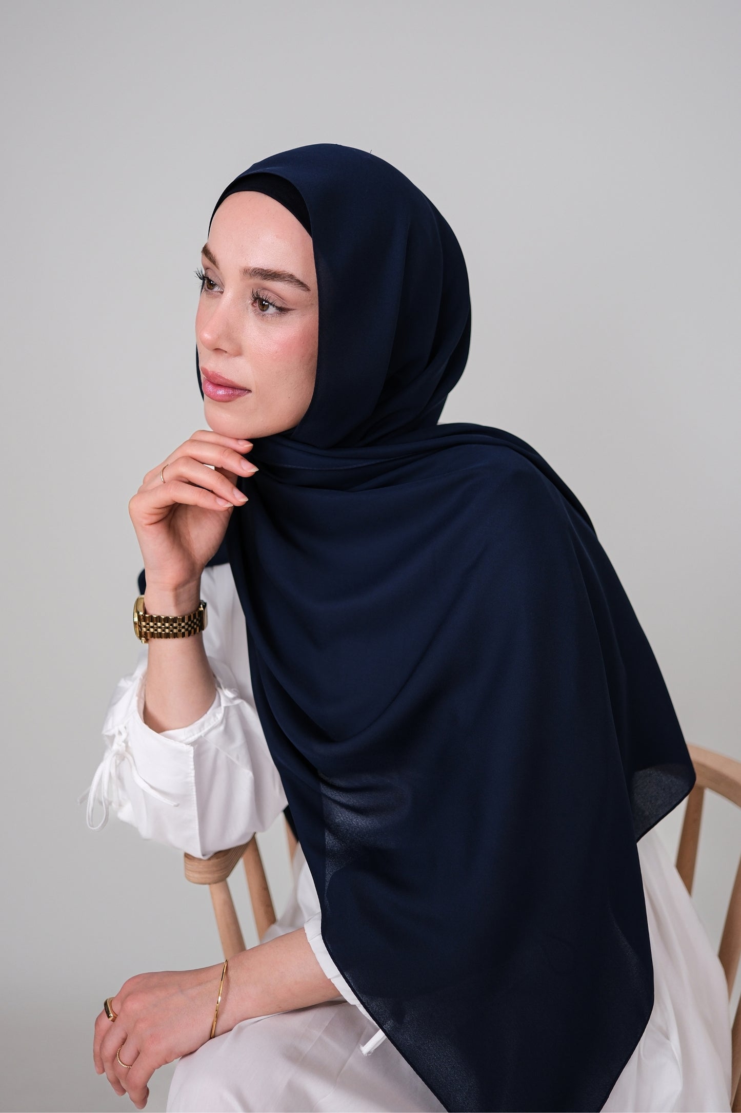 Mıknatıslı Ve Boneli Şifon Şal - Lacivert