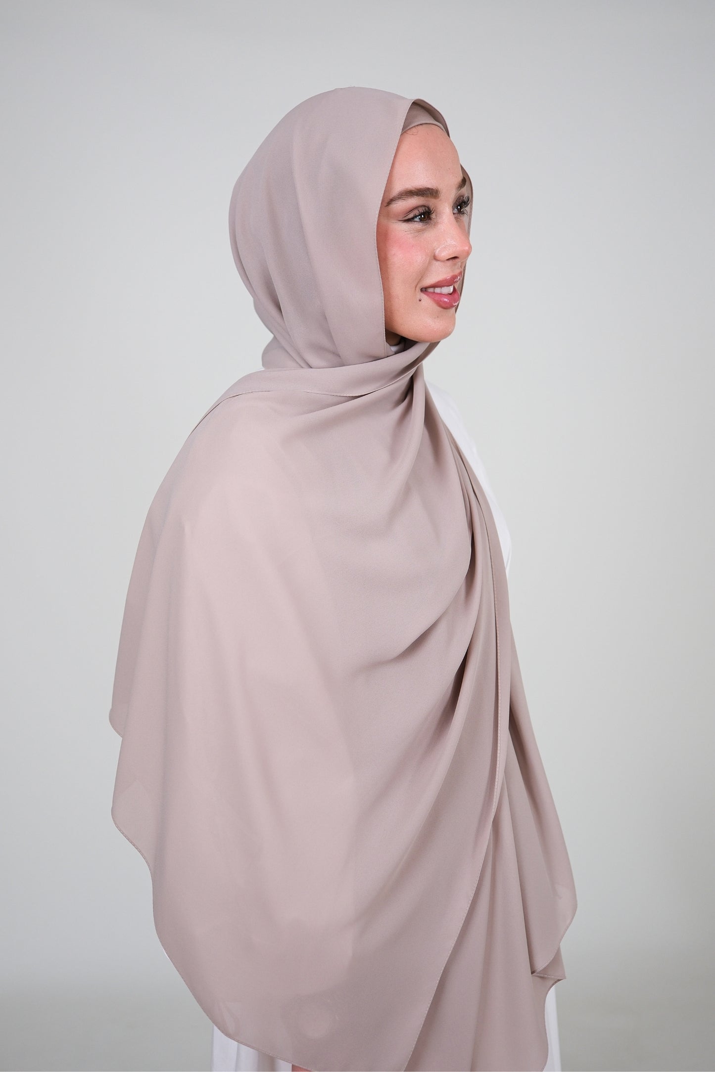 Mıknatıslı Ve Boneli Şifon Şal - Taş Rengi