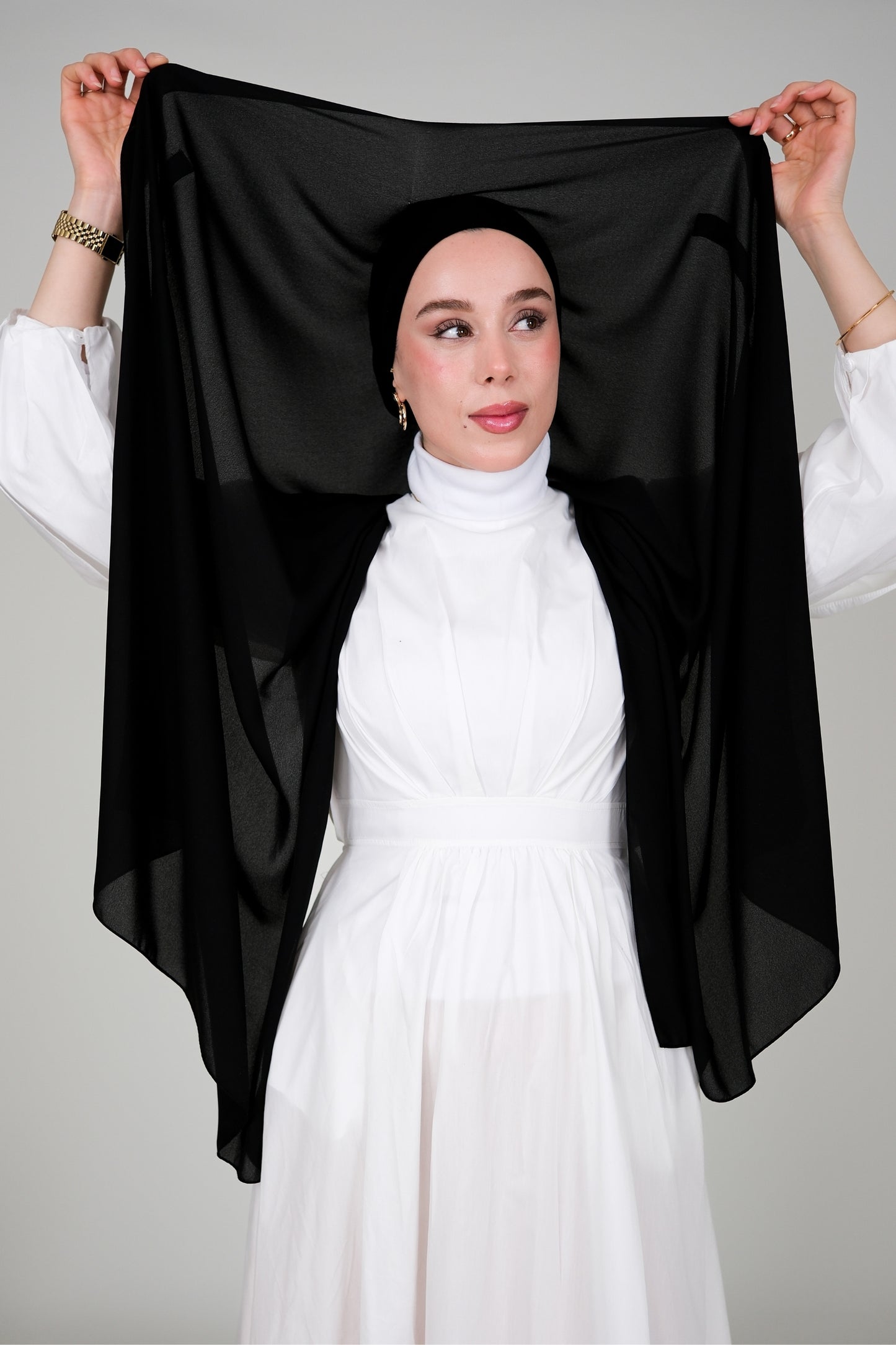 Mıknatıslı Ve Boneli Şifon Şal - Siyah