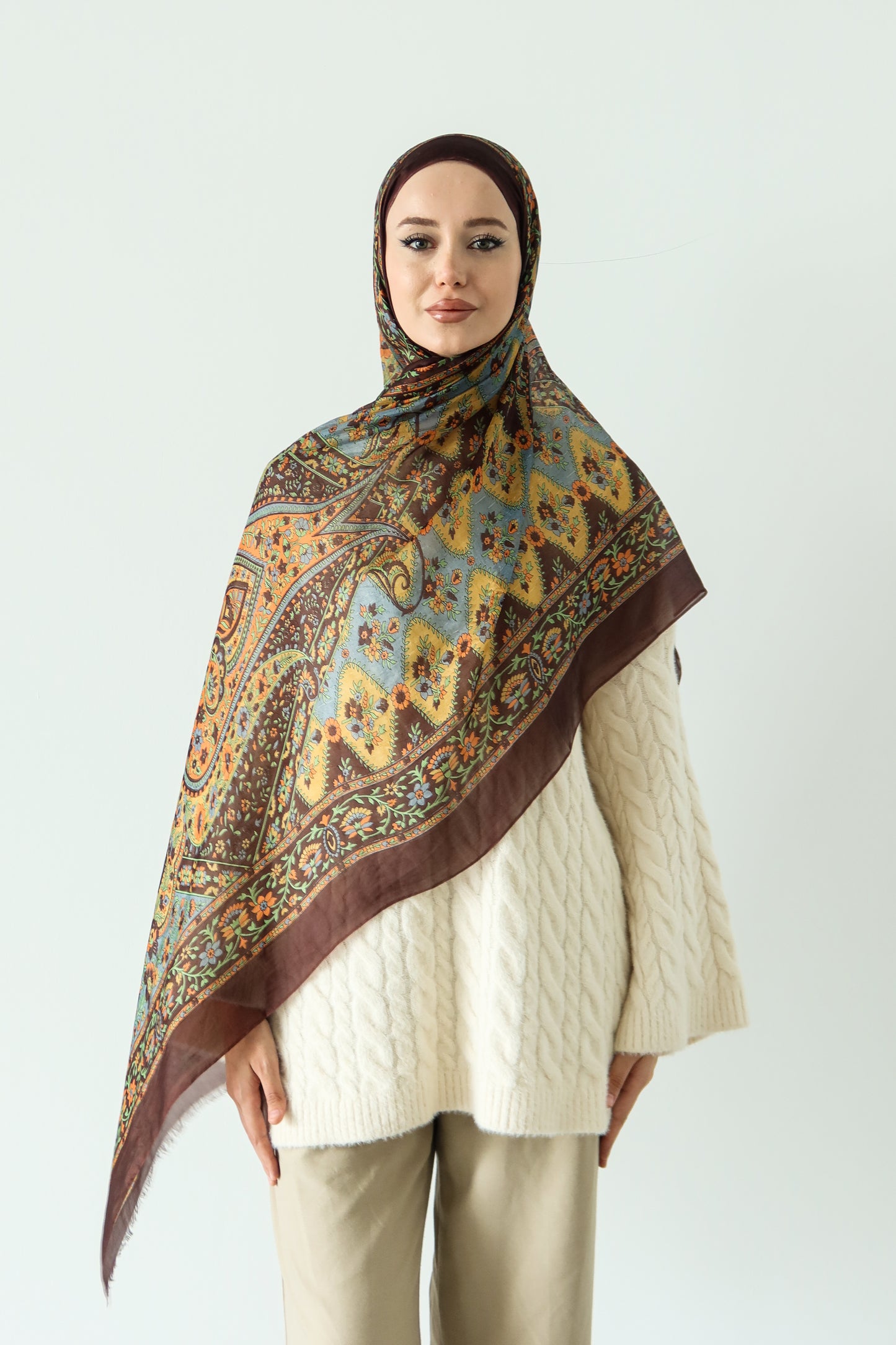 Hint İpeği Şal Flowers Desen Kahverengi