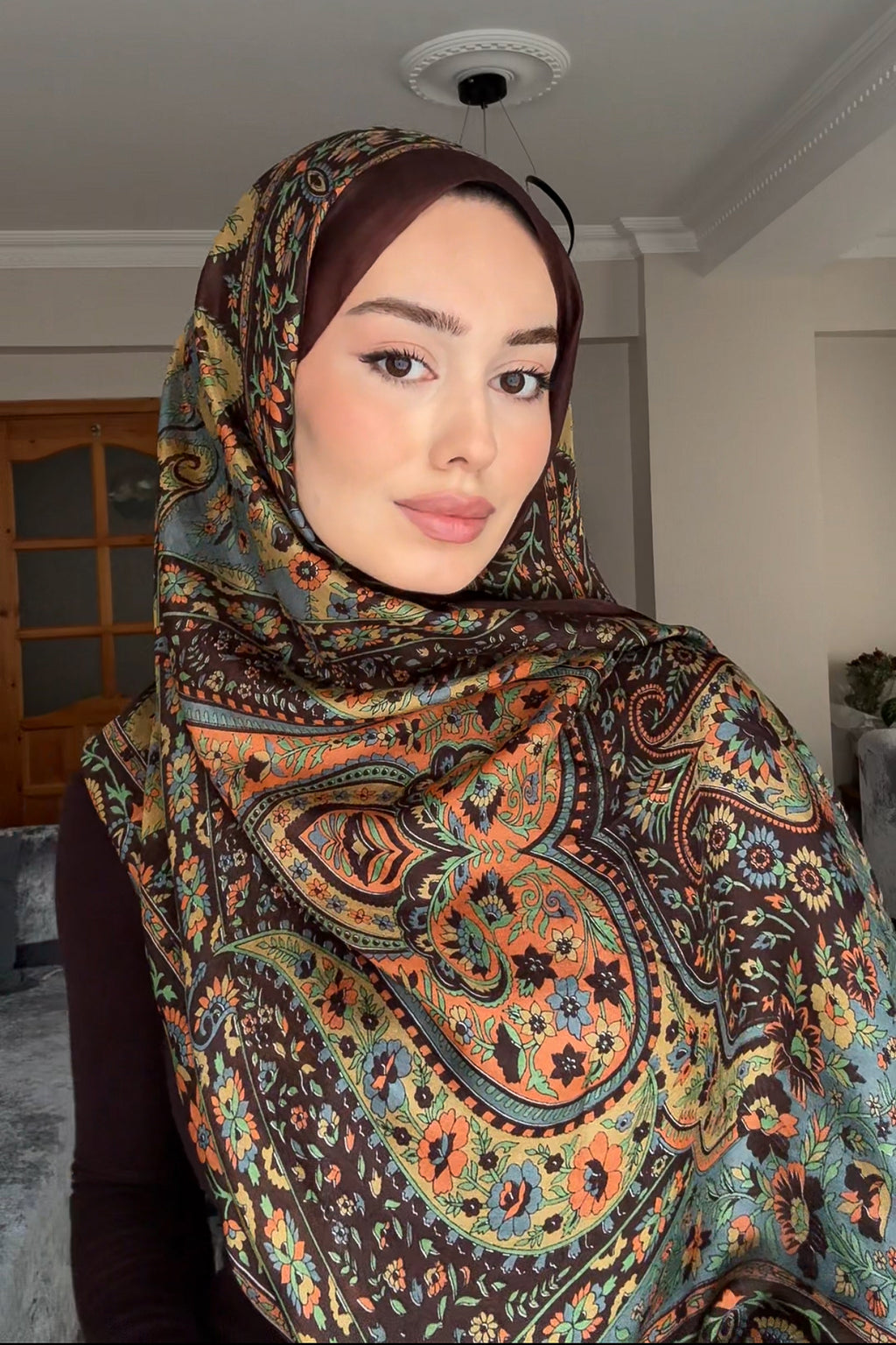 Hint İpeği Şal Flowers Desen Kahverengi