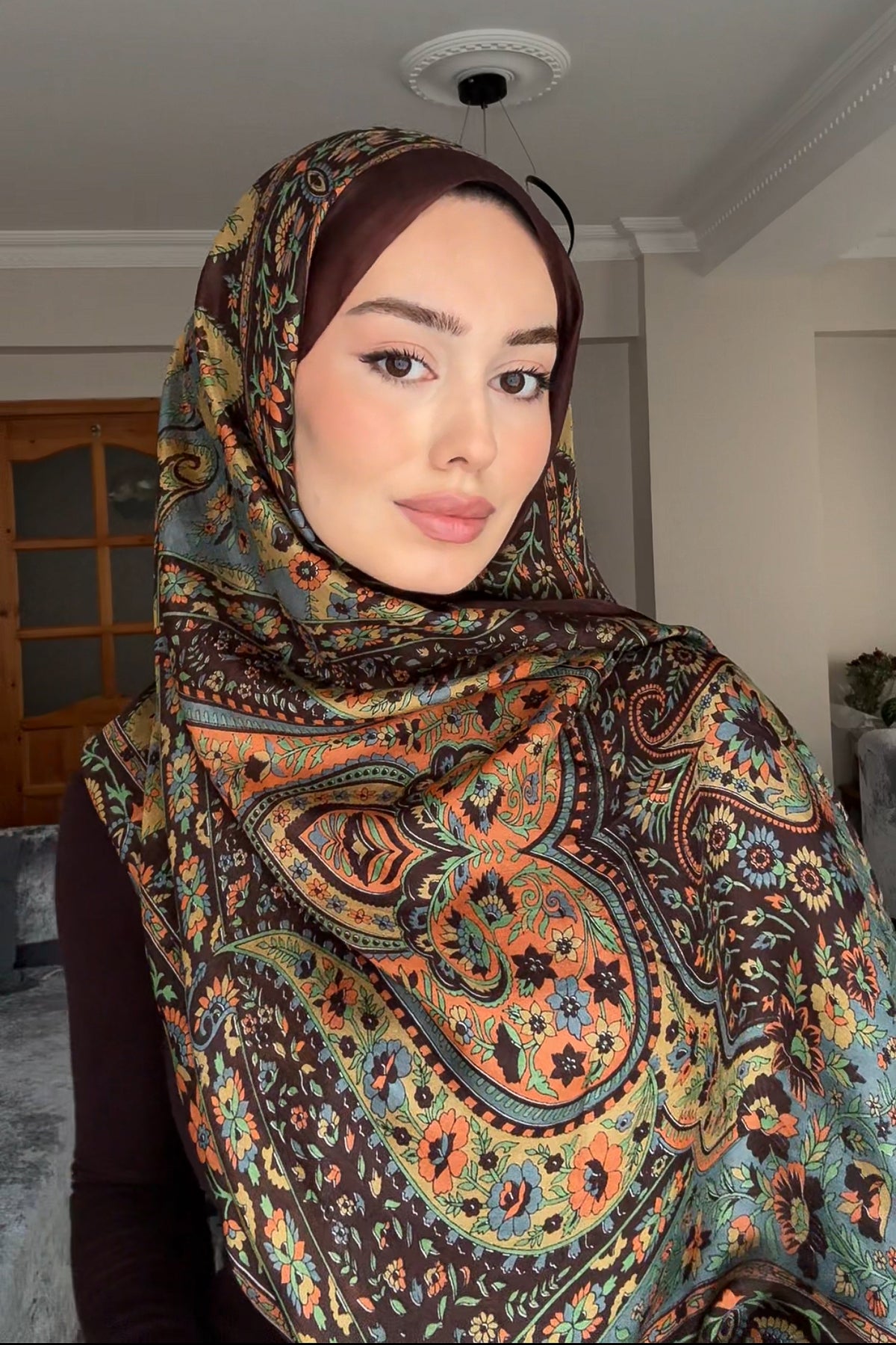 Hint İpeği Şal Flowers Desen Kahverengi