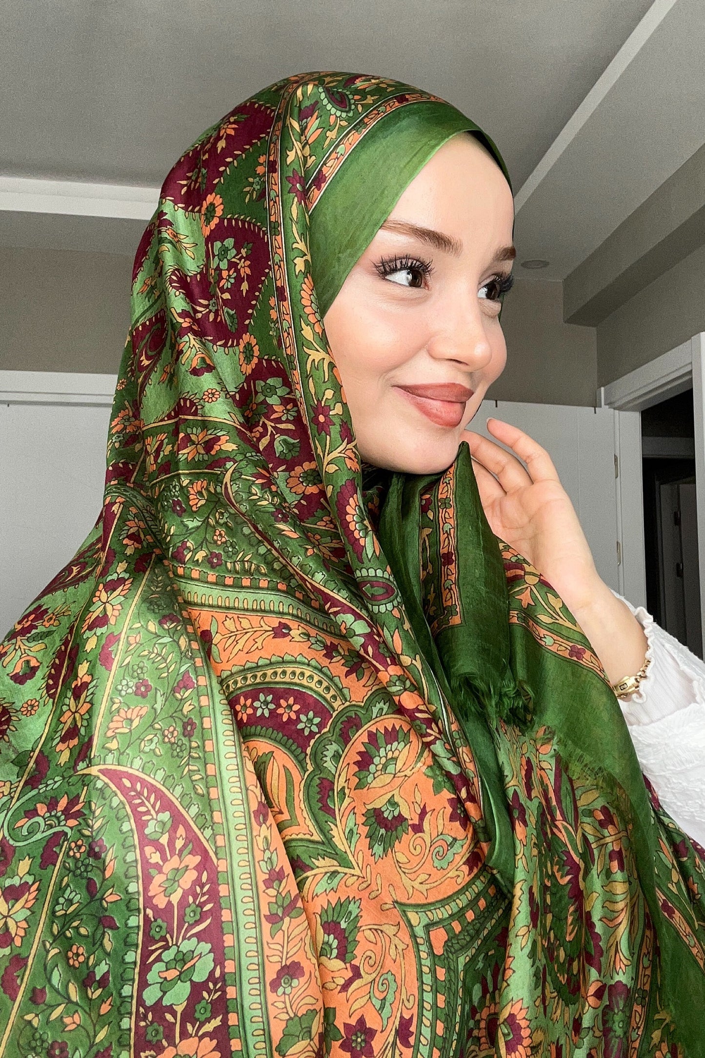 Hint İpeği Flowers Desen Yeşil