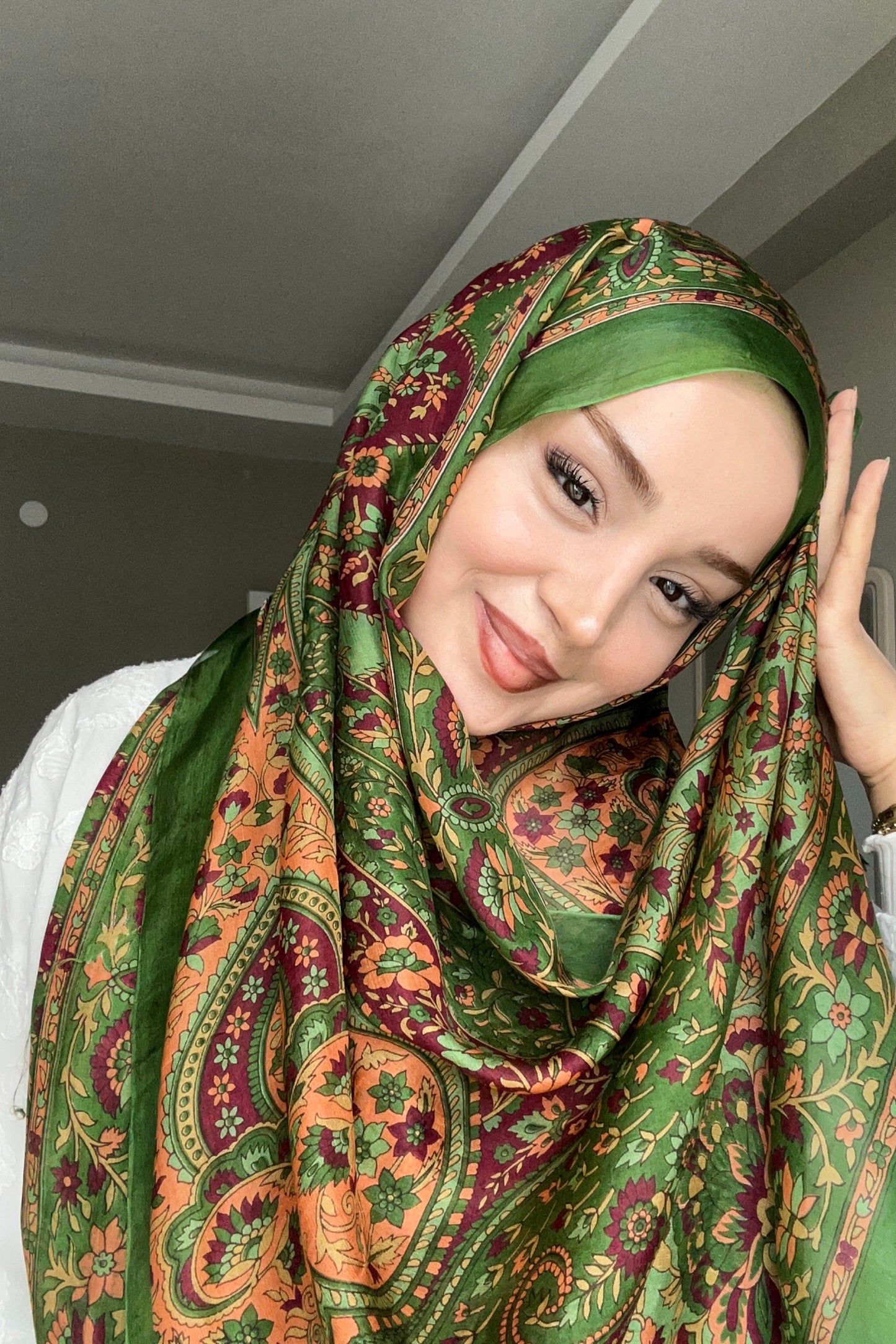 Hint İpeği Flowers Desen Yeşil