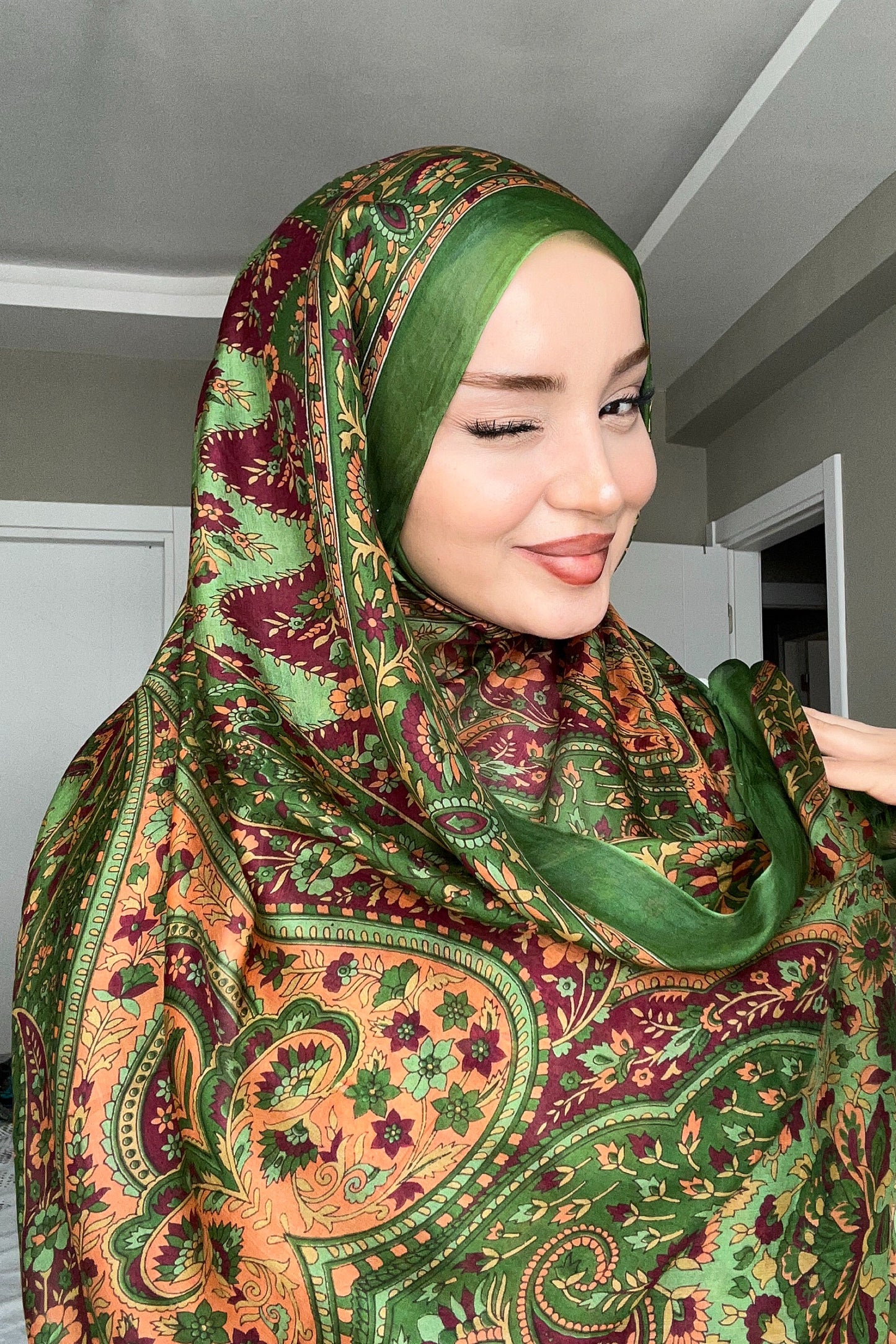 Hint İpeği Flowers Desen Yeşil